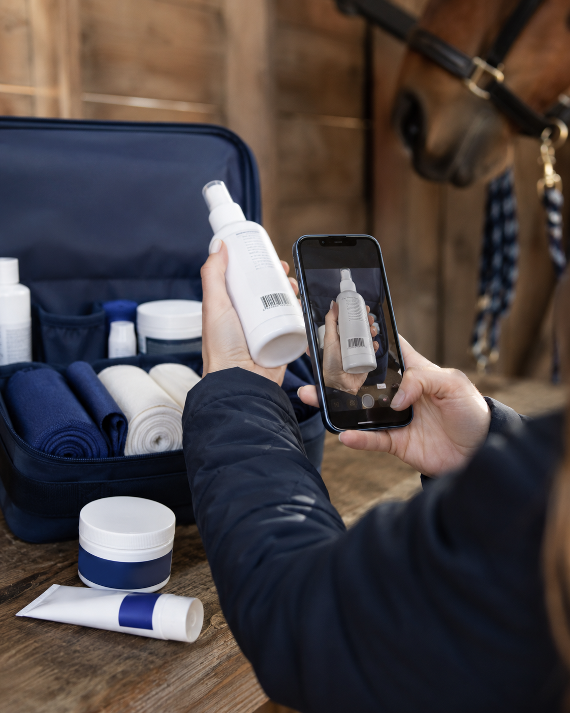 Comprendre la composition d'un produit de soin cheval : application de soin équin, vérification de produit et surveillance de réaction cutanée. Vérification de sécurité et gestion des soins équins avec Equio.